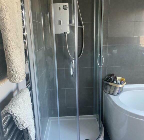 פנסיון Short And Long Night Stay   Very Close To Gatwick And City Centre   Private Airport Holiday Parking