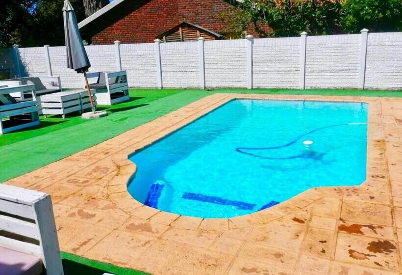 פנסיון Swane’s Guesthouse