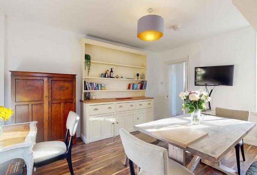 膳宿费 The Vicarage Tooting, Sw17