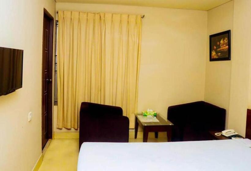 Royal Living Hotel & Suites