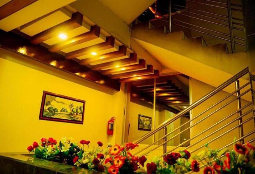 Royal Living Hotel & Suites