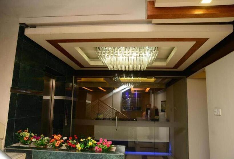 Royal Living Hotel & Suites