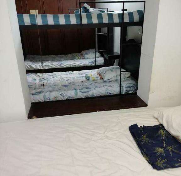 هاستل Hostal Tejares