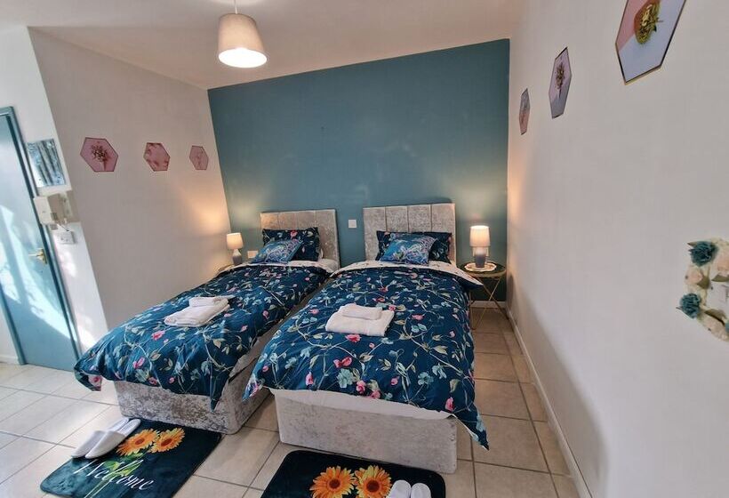 호스텔 The Evergreen Inn