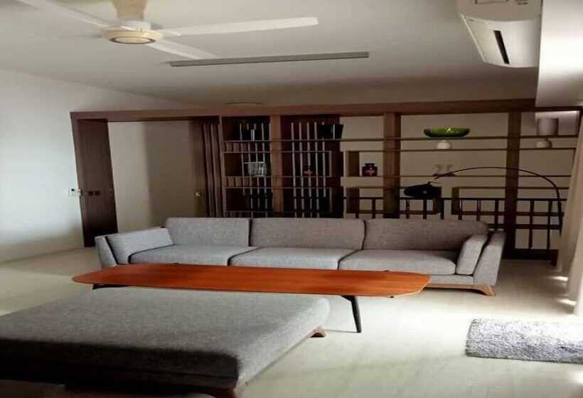 בית מלון כפרי By The Sea