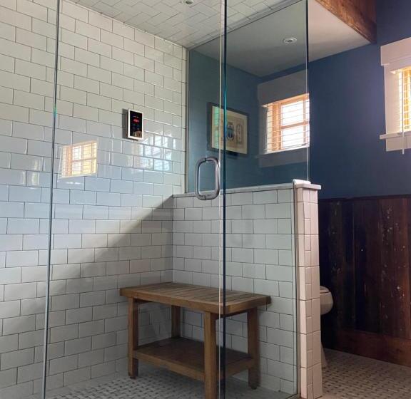 בית מלון כפרי Magical Post And Beam Loft Downtown Newport!