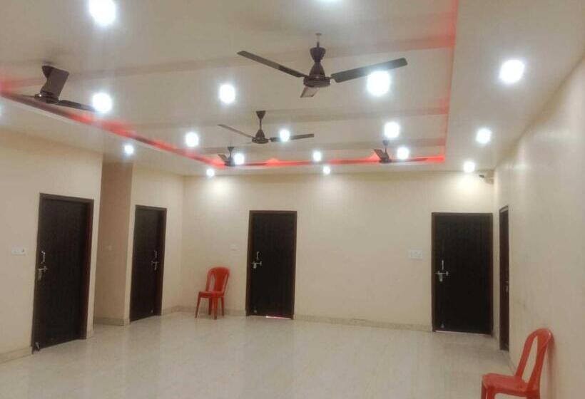 호텔 Oyo 81141 Mangal Bhawan