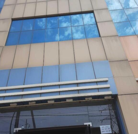 호텔 Oyo 81141 Mangal Bhawan