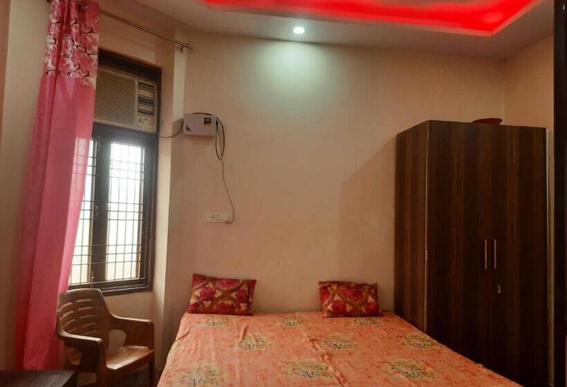 فندق Oyo 81141 Mangal Bhawan