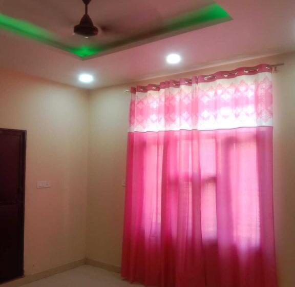 فندق Oyo 81141 Mangal Bhawan