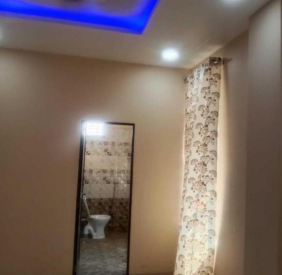 호텔 Oyo 81141 Mangal Bhawan