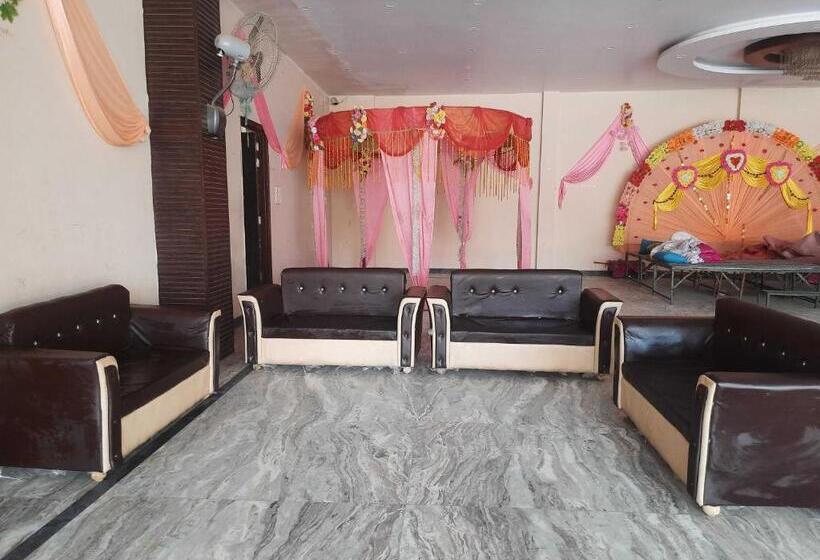 호텔 Oyo 81141 Mangal Bhawan