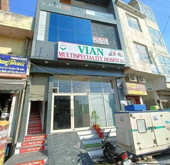 Отель Oyo 81159  Crown