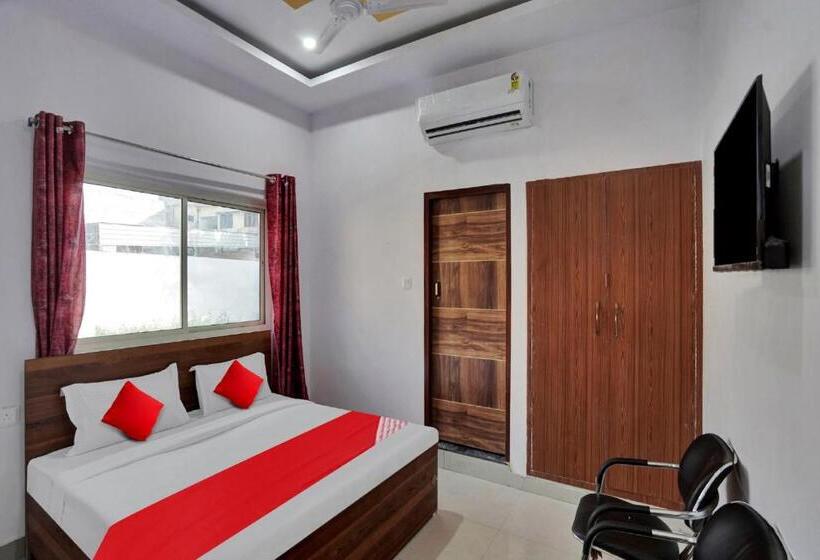 ホテル Oyo Flagship 80991 Kvs Residency