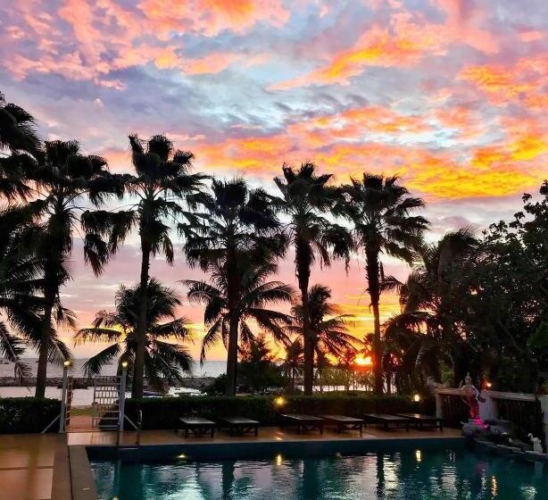 ホテル The Sand Beach Pattaya