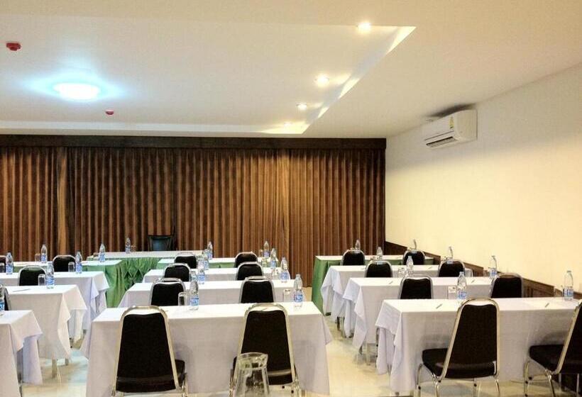 酒店 The Sand Beach Pattaya