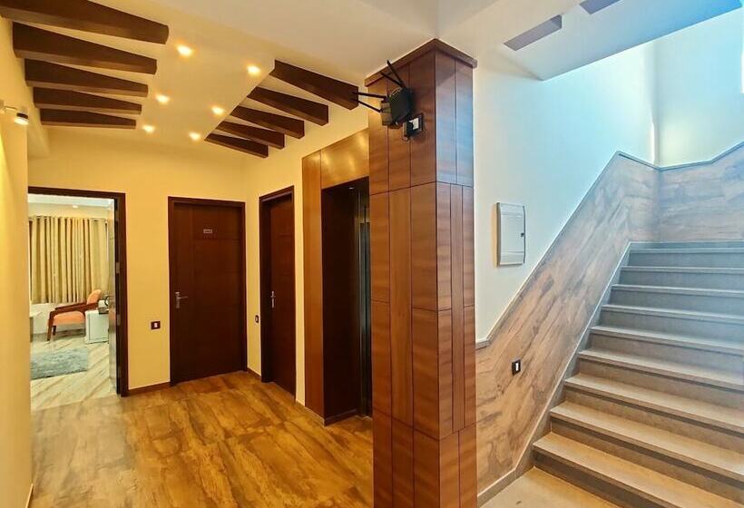 Отель The Shacon