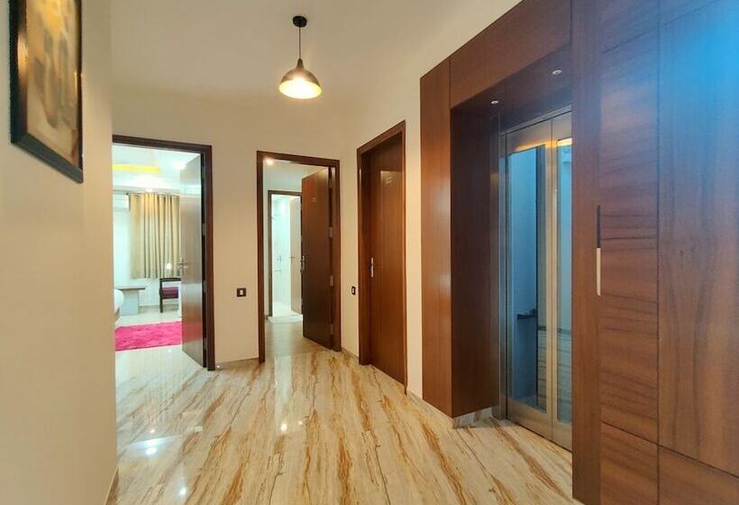 Отель The Shacon