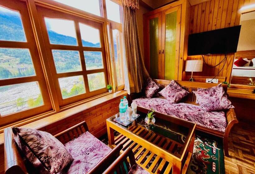 Snow Clad Riverview Hotel & Resort, Manali