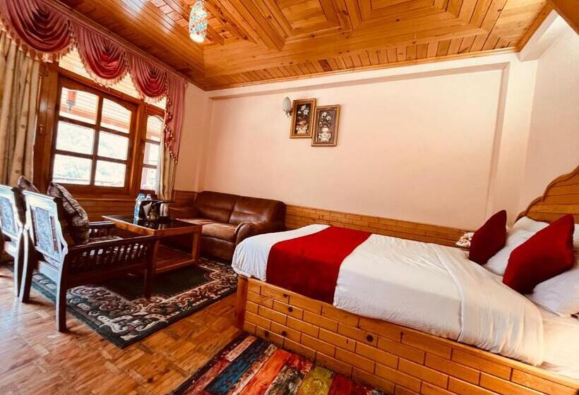 Snow Clad Riverview Hotel & Resort, Manali