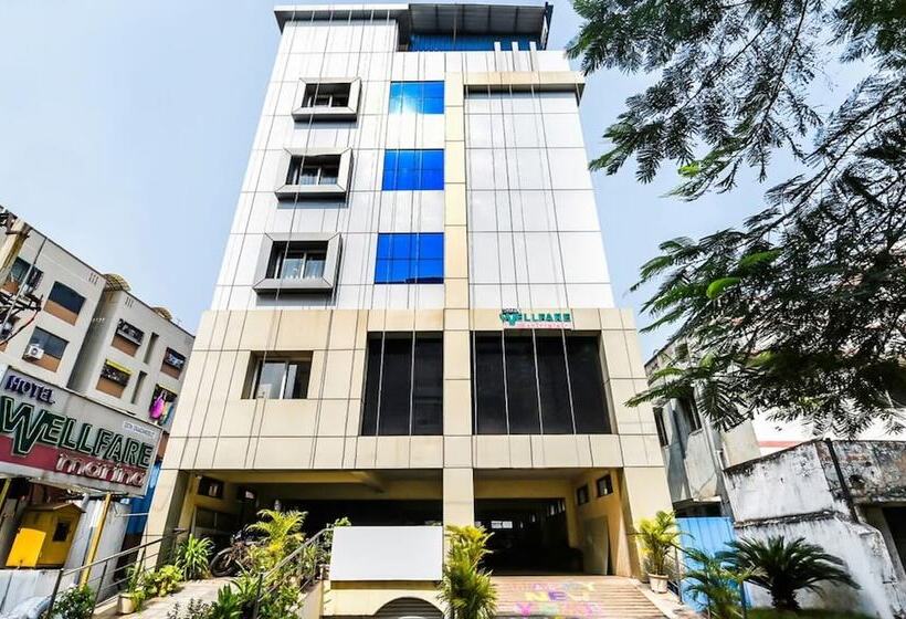 בית מלון כפרי Treebo Marina Grand Railway Station