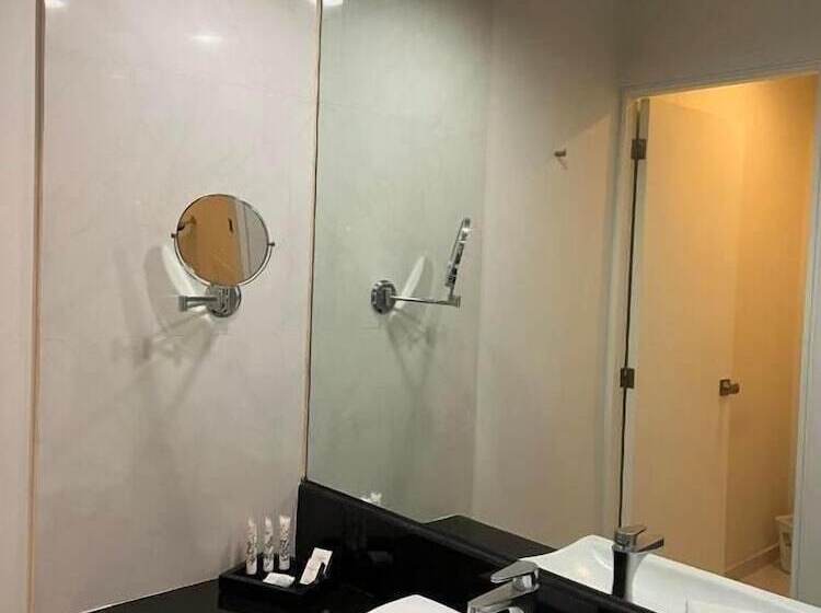 هتل Zújmú Business Boutique