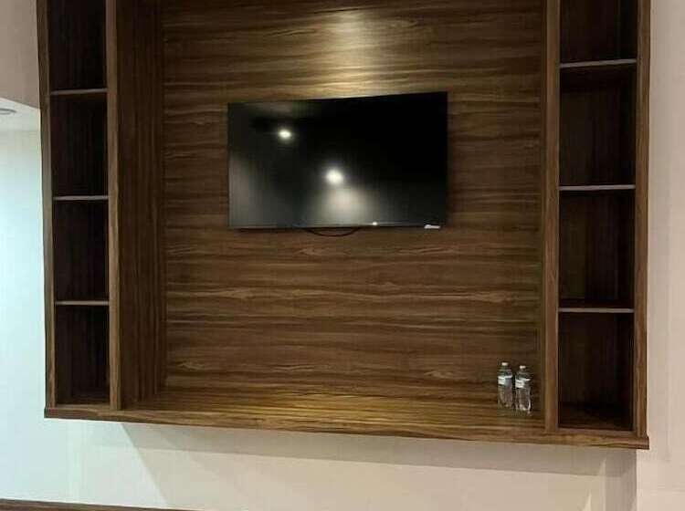 هتل Zújmú Business Boutique