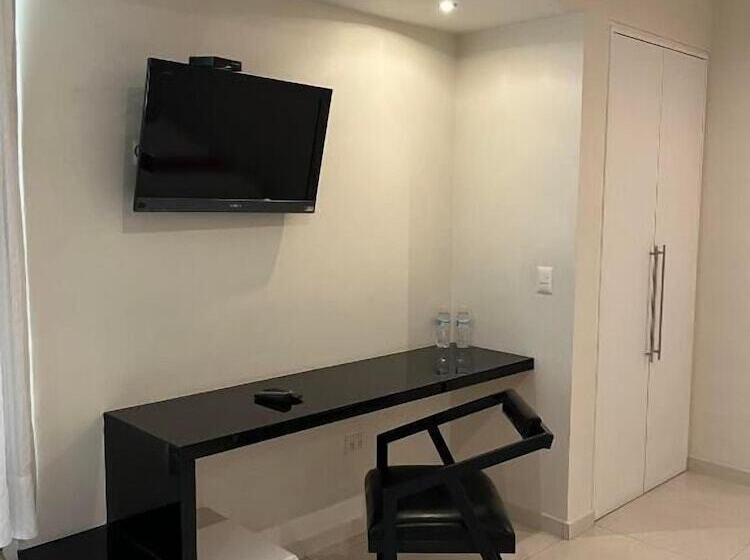 هتل Zújmú Business Boutique