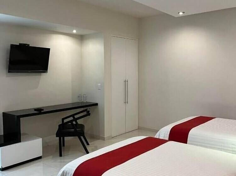 هتل Zújmú Business Boutique