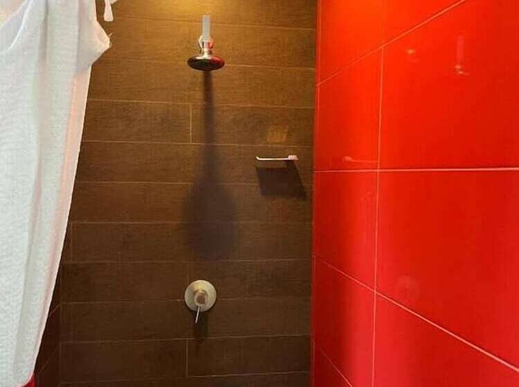 هتل Zújmú Business Boutique