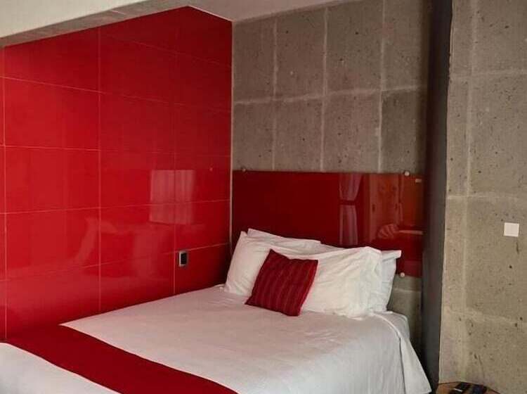 هتل Zújmú Business Boutique