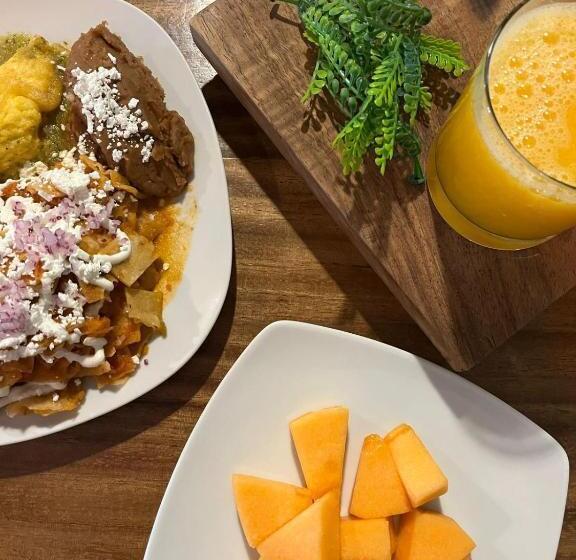 هتل Zújmú Business Boutique