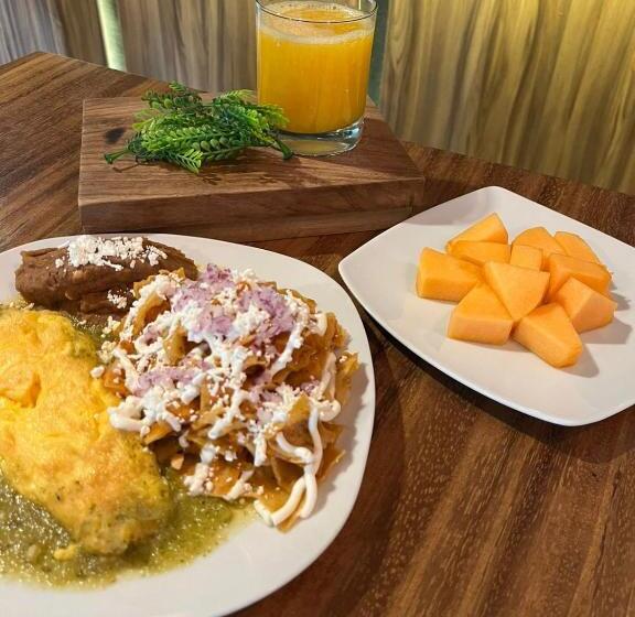 هتل Zújmú Business Boutique