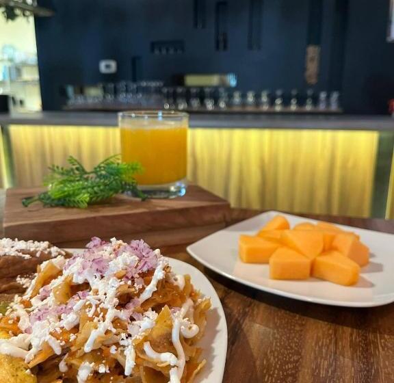 هتل Zújmú Business Boutique