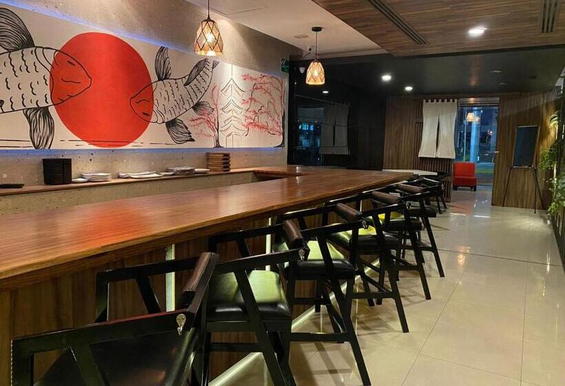 هتل Zújmú Business Boutique