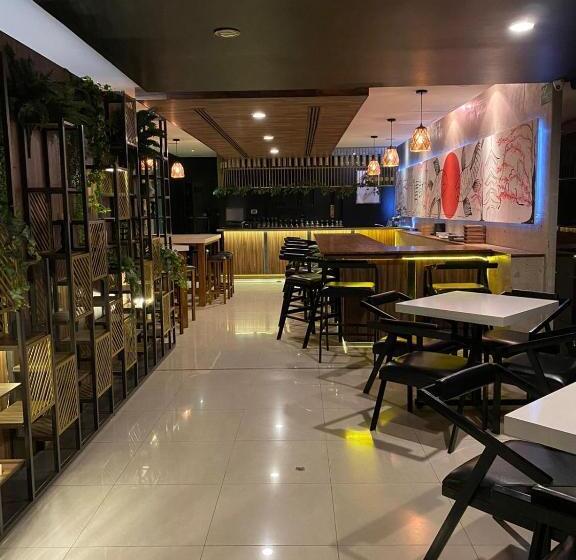 هتل Zújmú Business Boutique