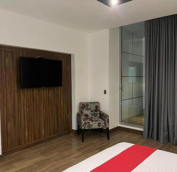 هتل Zújmú Business Boutique