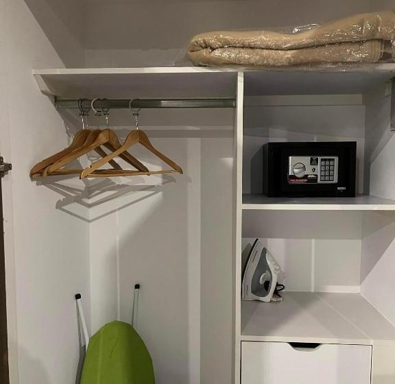 هتل Zújmú Business Boutique