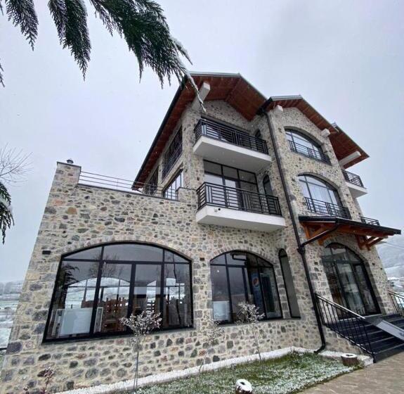 פנסיון Bujtina Vrenezi