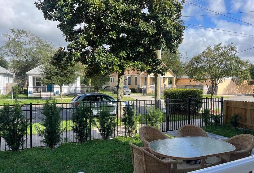 ペンション Lovely Guesthouse In The Up And Coming Springfield