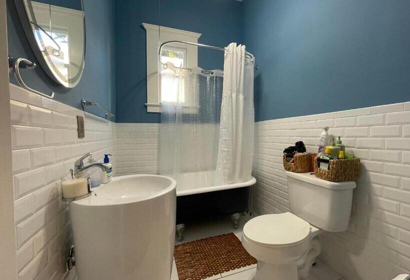 بنسيون Lovely Guesthouse In The Up And Coming Springfield