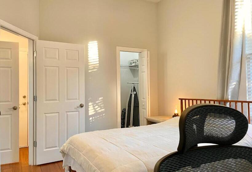 بنسيون Lovely Guesthouse In The Up And Coming Springfield