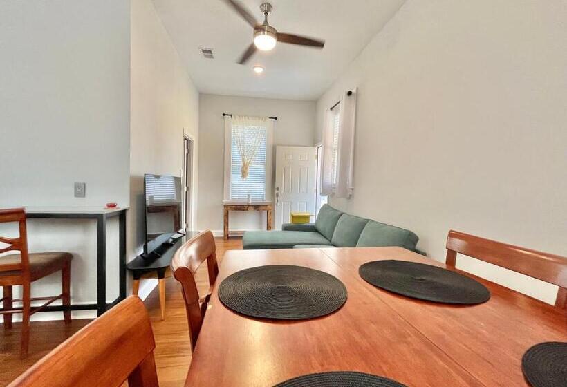 ペンション Lovely Guesthouse In The Up And Coming Springfield