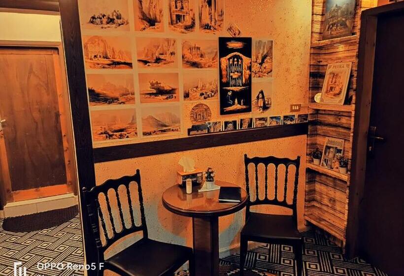 پانسیون Plaza De Petra