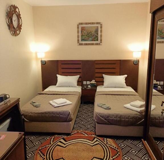 پانسیون Plaza De Petra