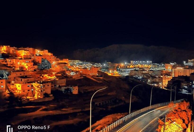 پانسیون Plaza De Petra