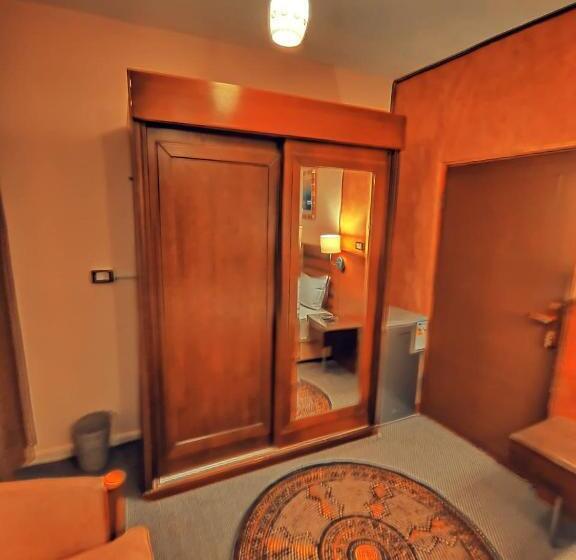 پانسیون Plaza De Petra