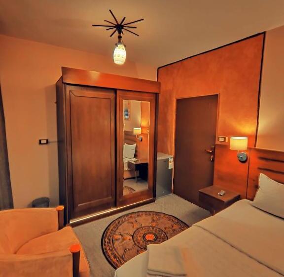 پانسیون Plaza De Petra