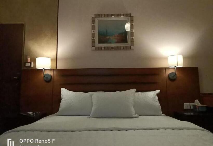 پانسیون Plaza De Petra