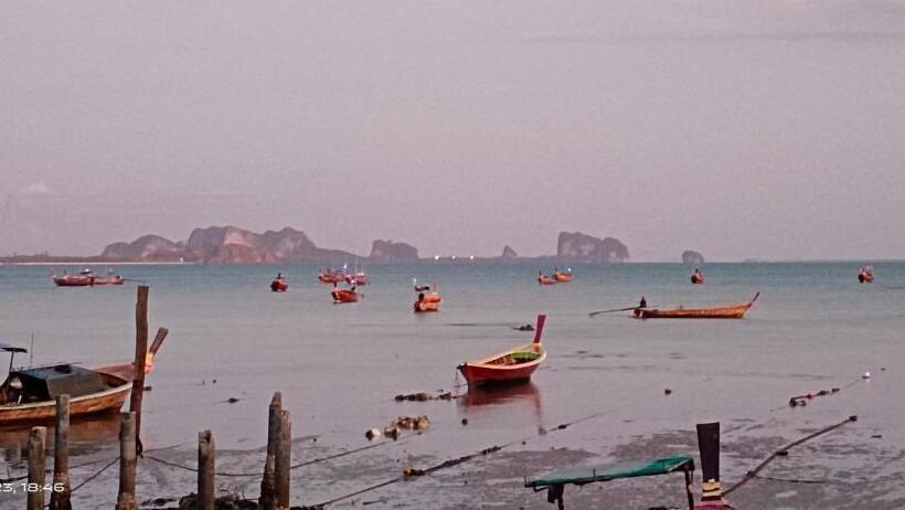 منتجع Lucky Bungalows Koh Mook